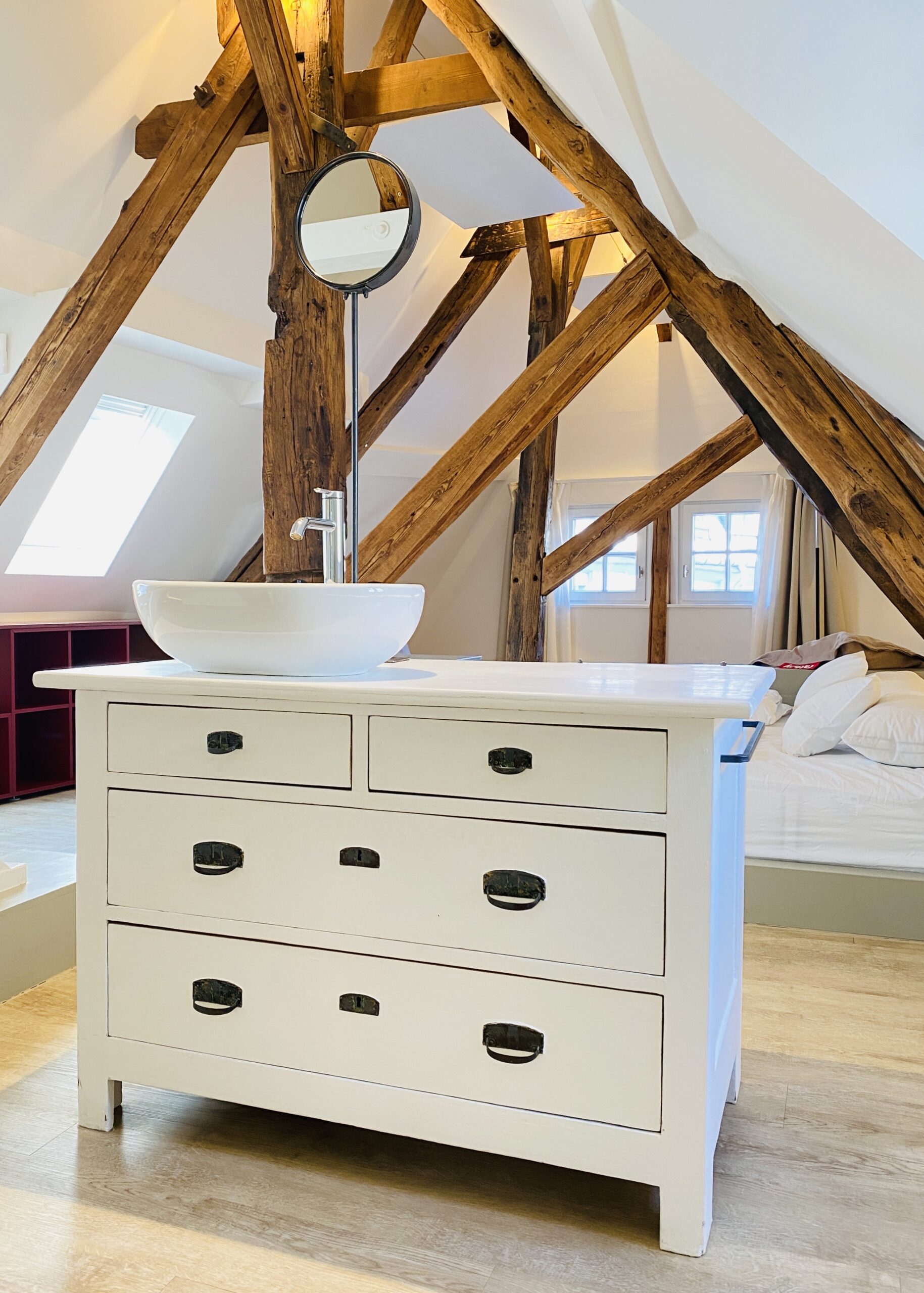 Wachkommode im Dachgeschoss.